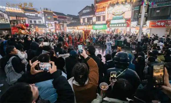 福丨国潮焕新・跃马潮玩时尚购物游开元棋牌app历下呈祥 马年纳(图5)